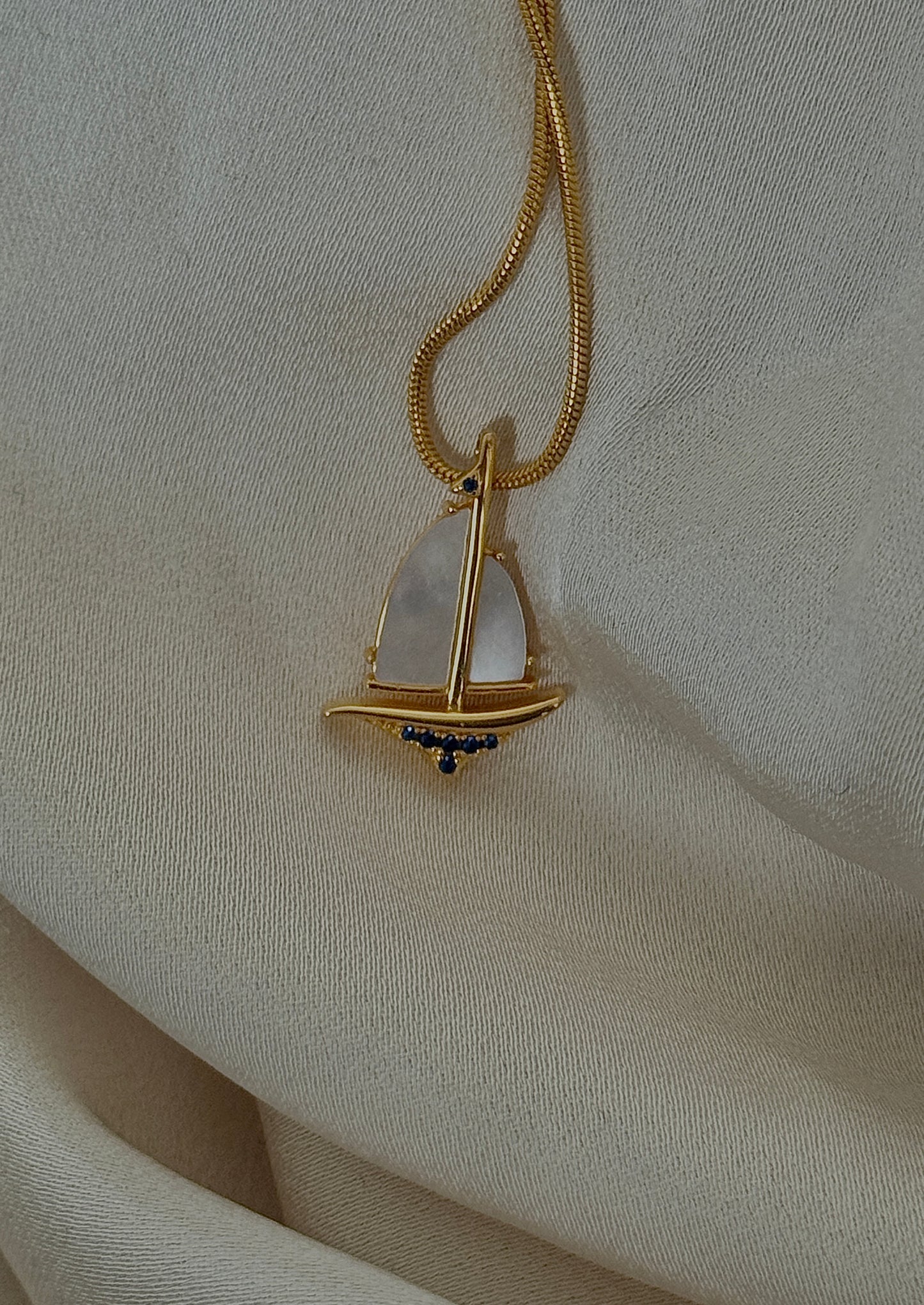 SAILBOAT GOLD